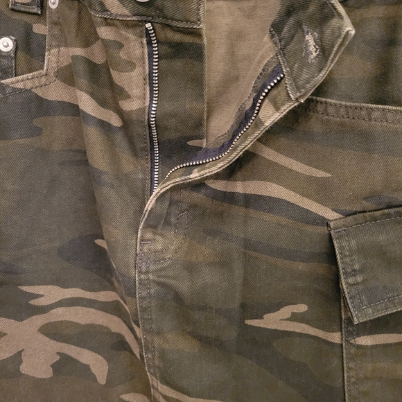TopShop Camo Mini Skirt Sz 2 US 100% Cotton - Picture 8 of 10